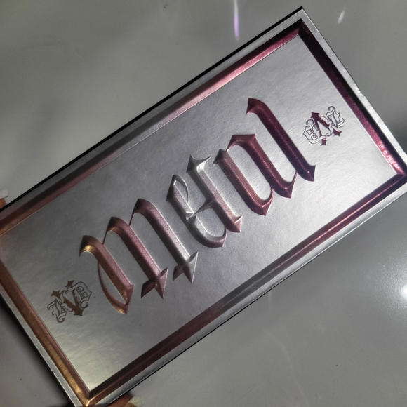 10 color Eyeshadow palette - Picture 2 of 2